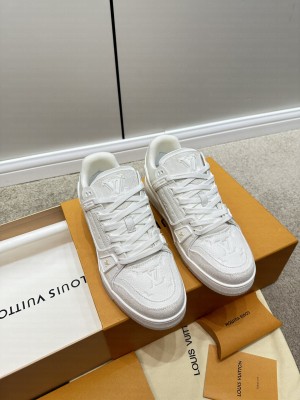 Louis Vuitton Unisex LV Trainer Sneakers 2023 023