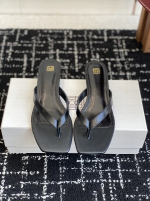 TOTEME Leather heeled flip flops black