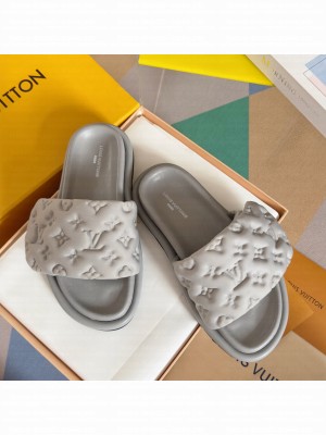 Louis Vuitton Unisex Pool pillow comfort mule 07