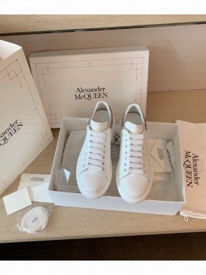 Alexander McQueen Oversized sneaker 05