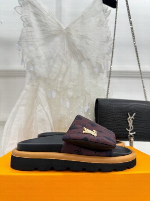 Louis Vuitton Unisex Pool pillow comfort mule slide flat 08