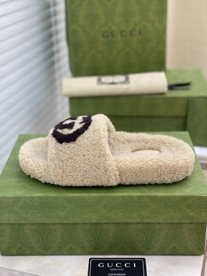 Gucci Women's slipper with Interlocking G Brown 2021 Collection