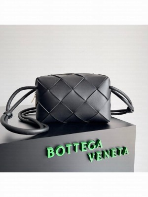 Bottega Veneta Intrecciato Concert Pouch D794258 black
