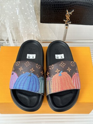 Louis Vuitton Unisex Waterfront Flat Slide Sandals 08