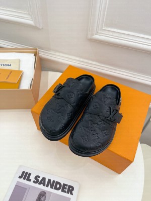 Louis Vuitton Unisex LV Cosy Comfort Flat Mules in Monogram Canvas 2023 04