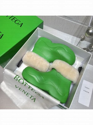 Bottega Veneta PUDDLE Biodegradable rubber Shearling Rain boots Fall/Winter 2021 Collection, Green