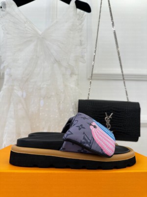 Louis Vuitton Unisex Pool pillow comfort mule slide flat 028