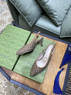 Gucci Beige and ebony mini GG Supreme canvas, a material with low environmental impact 2021 Collection