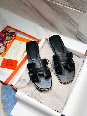 Hermes Oran Flat slippers in Box calfskin 031 2021 Collection
