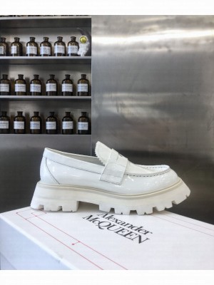 Alexander McQueen Wander loafer white