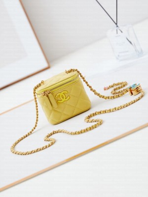 CHANEL CLUTCH WITH CHAIN AP3941 yellow