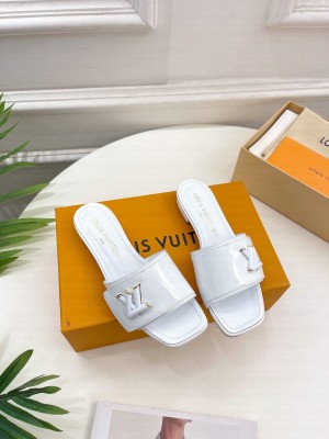 Louis Vuitton Shake Flat Slide Sandals with LV Twist 2023 026