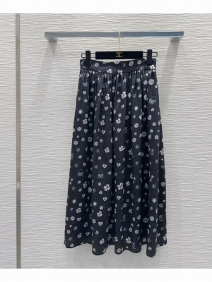 Chanel Women's Floral Skirt Black