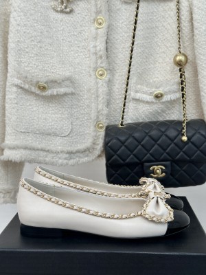 Chanel Women's Chain Around And Bow Lambskin Leather Flat White