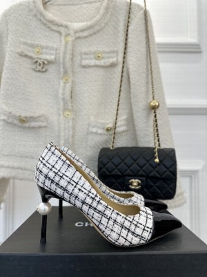 Chanel Pearl Heel 8.5cm Pumps 06