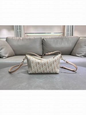 MEDIUM DIORTRAVEL NOMAD POUCH Oblique Jacquard S5554O Natural