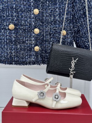 Roger Vivier Crystal Bouquet Flowers Strass Babies Ballerinas in Patent Leather Red