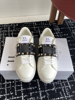Valentino Garavani Rockstud Untitled sneaker in white calfskin 029 2025
