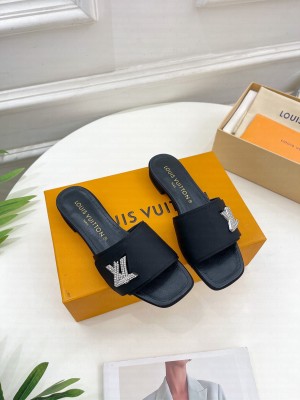 Louis Vuitton Shake Flat Slide Sandals with LV Twist 2023 021