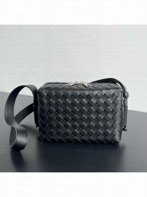 Bottega Veneta Concert Pouch 794258 black