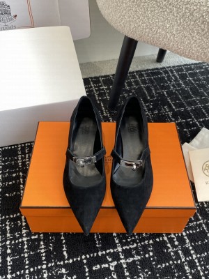Hermes Women's Kiara 40 Pump suede black