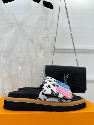 Louis Vuitton Unisex Pool pillow comfort mule slide flat 019