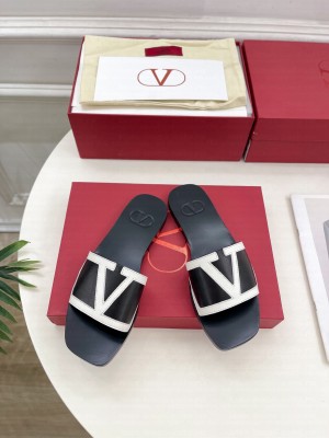 Valentino Garavani Viva Superstar Slide Sandal in Nappa Leather 03 2025