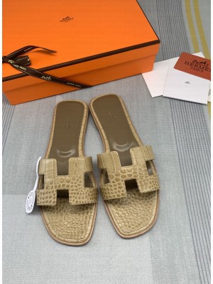 Hermes Oran Crocodile Embossed Leather Flat Slide Sandals 126 2022 Collection