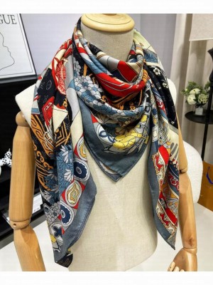 Louis Vuitton Women's Boutique Bookcase Scarf Gray