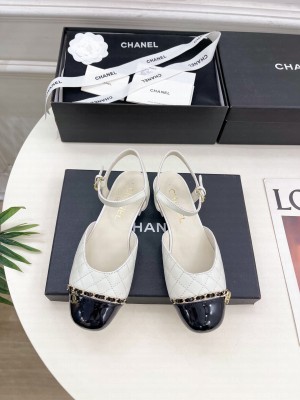 Chanel Quilted Lambskin with Chain Flat Sandals white 2025
