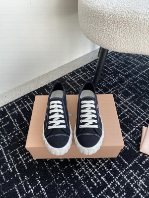 Miu Miu Canvas sneakers black