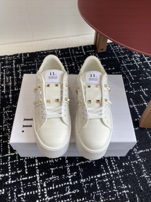 Valentino Garavani Rockstud Untitled sneaker in white calfskin 052 2025