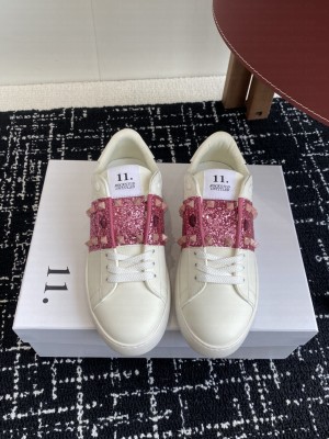 Valentino Garavani Rockstud Untitled sneaker in white calfskin 042 2025