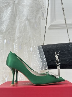Roger Vivier Flower Strass Buckle 8.5cm Pumps in Satin green
