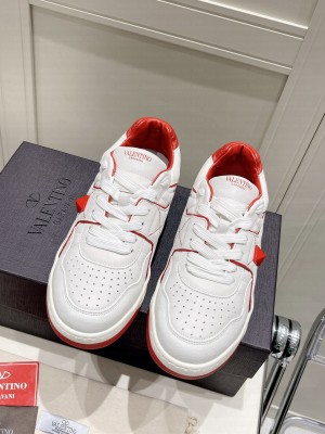 Valentino Garavani ONE STUD Low-Top Nappa Sneaker 2022 collection 015