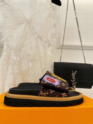 Louis Vuitton Unisex Pool pillow comfort mule slide flat 024