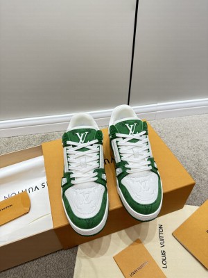 Louis Vuitton Unisex LV Trainer Sneakers 2023 024