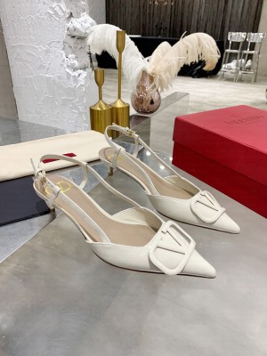 VALENTINO VLOGO SIGNATURE PATENT LEATHER SLINGBACK PUMP 40MM White 2021 Collection