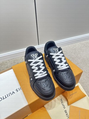 Louis Vuitton Unisex LV Trainer Sneakers 2023 013