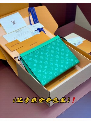 Louis Vuitton Pochette Voyage MM M83099 green