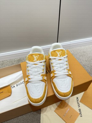 Louis Vuitton Unisex LV Trainer Sneakers 2023 022