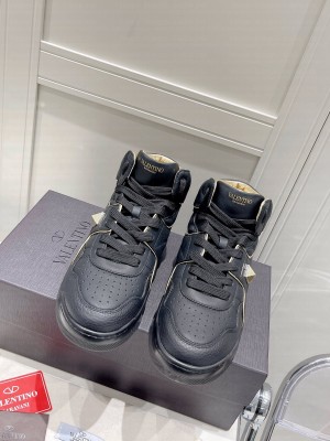 VALENTINO MID-TOP ONE STUD SNEAKERS 2022 COLLECITON 04