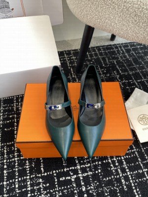 Hermes Women's Kiara 40 Pump green