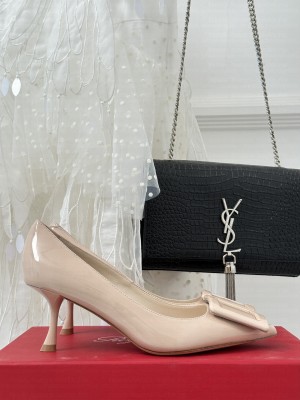 Roger Vivier buckle 7cm patent leather pump beige