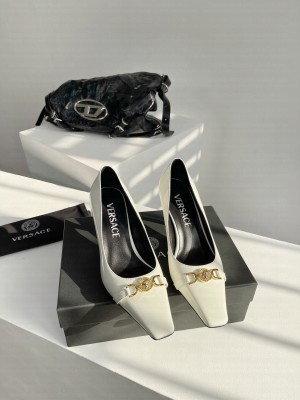 Versace Medusa patent leather square toe Pumps Off white