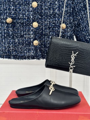 Valentino Garavani VLogo mule in calfskin Black