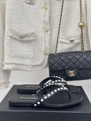 Chanel Thongs Leather & Imitation Pearls Black 2025