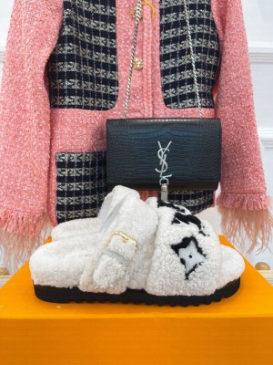 Louis Vuitton Shearling Flat Slide Sandals 2023 01