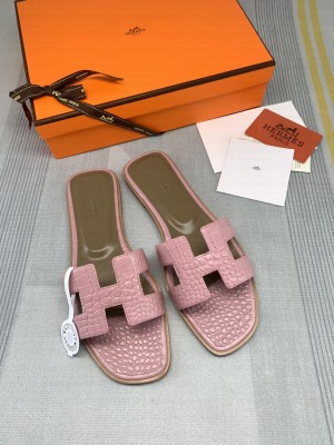 Hermes Oran Crocodile Embossed Leather Flat Slide Sandals 132 2022 Collection