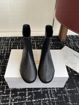 The Row Elastic Sheepskin Boots Black